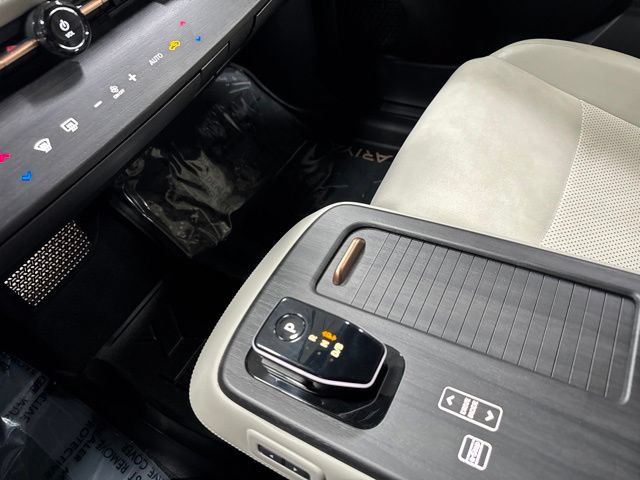 Used 2024 Nissan Ariya AWD image 18