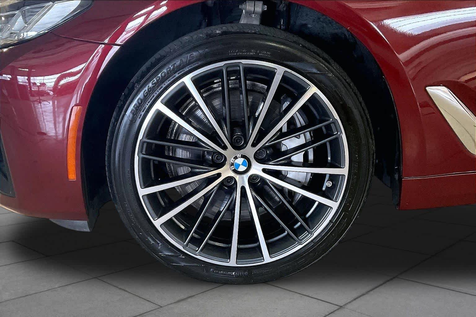 Used 2023 BMW 540i xDrive AWD/4WD image 9