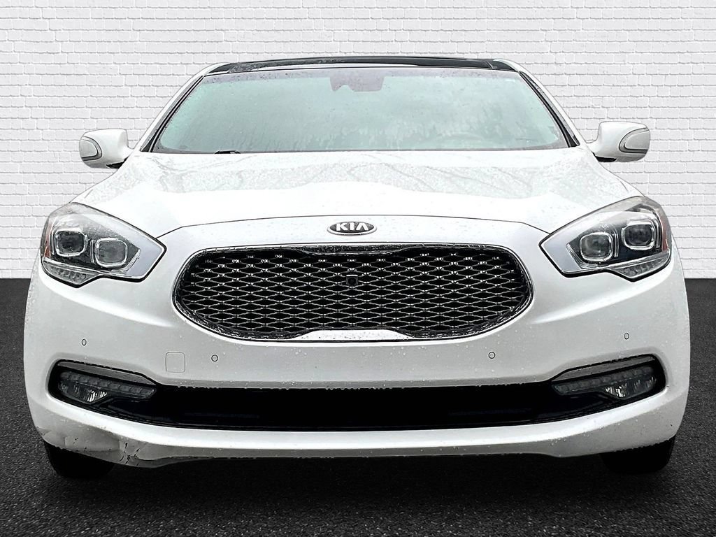 Used 2017 Kia K900 Luxury w/ VIP Package RWD image 2