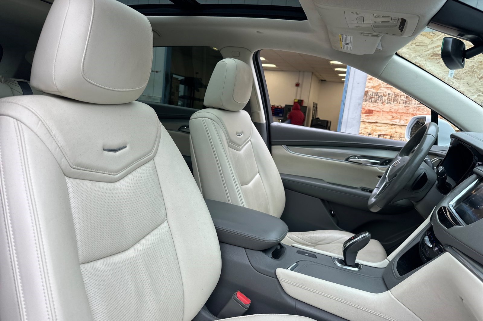 Used 2018 Cadillac XT5 Luxury w/ Driver Awareness Package image 33