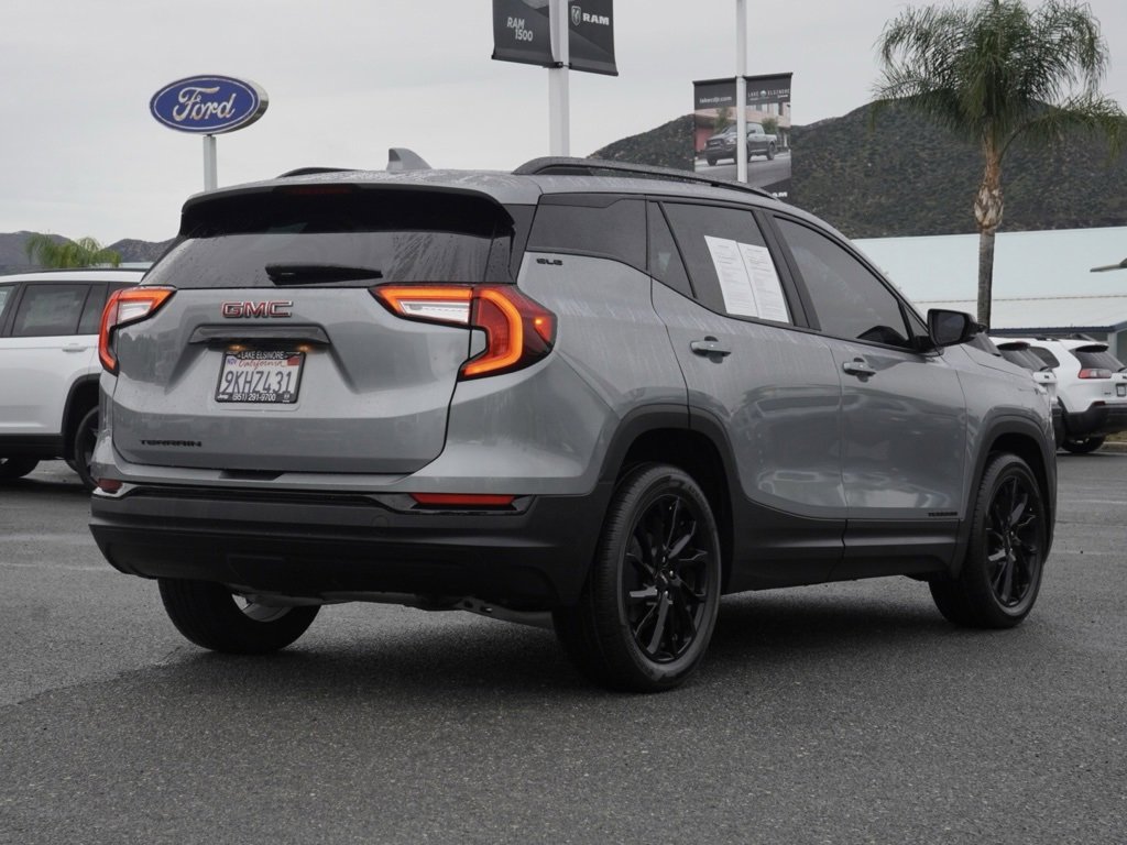 Used 2023 GMC Terrain SLE w/ Elevation Edition image 4