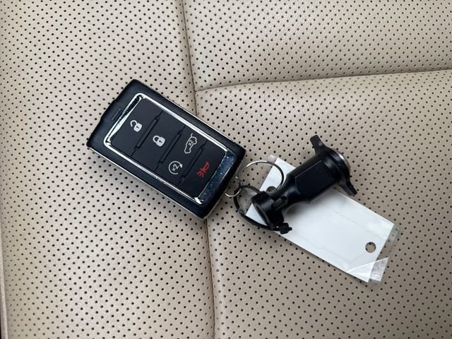 Used 2023 Jeep Grand Cherokee 4WD 4xe w/ Luxury Tech Group II image 31