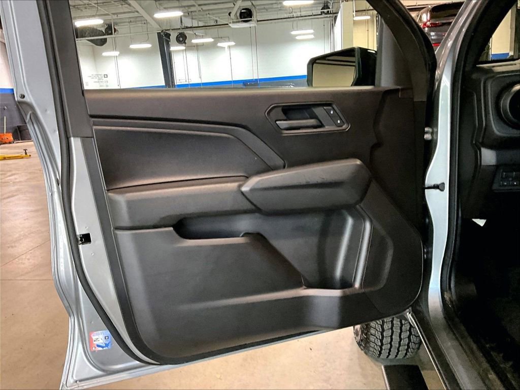 Used 2026 Chevrolet Colorado Trail Boss AWD/4WD image 9