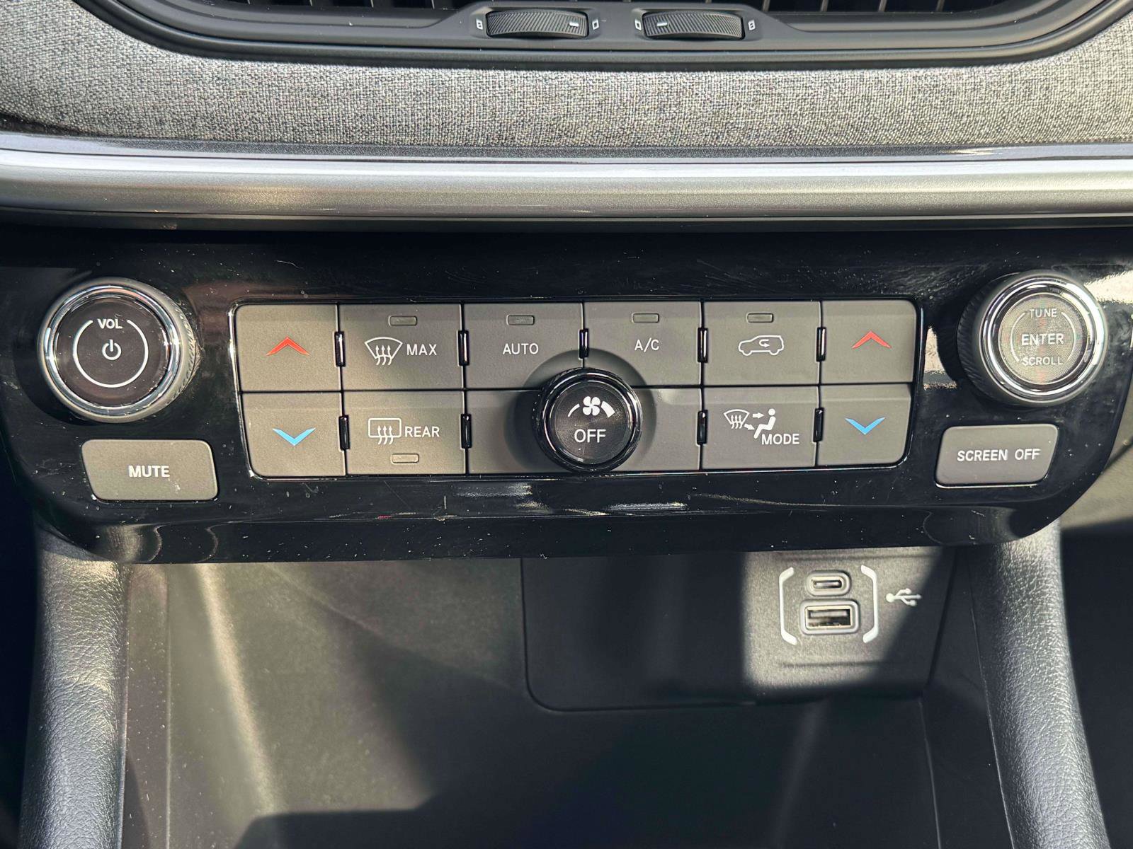 Used 2023 Jeep Compass Latitude w/ Convenience Group image 27