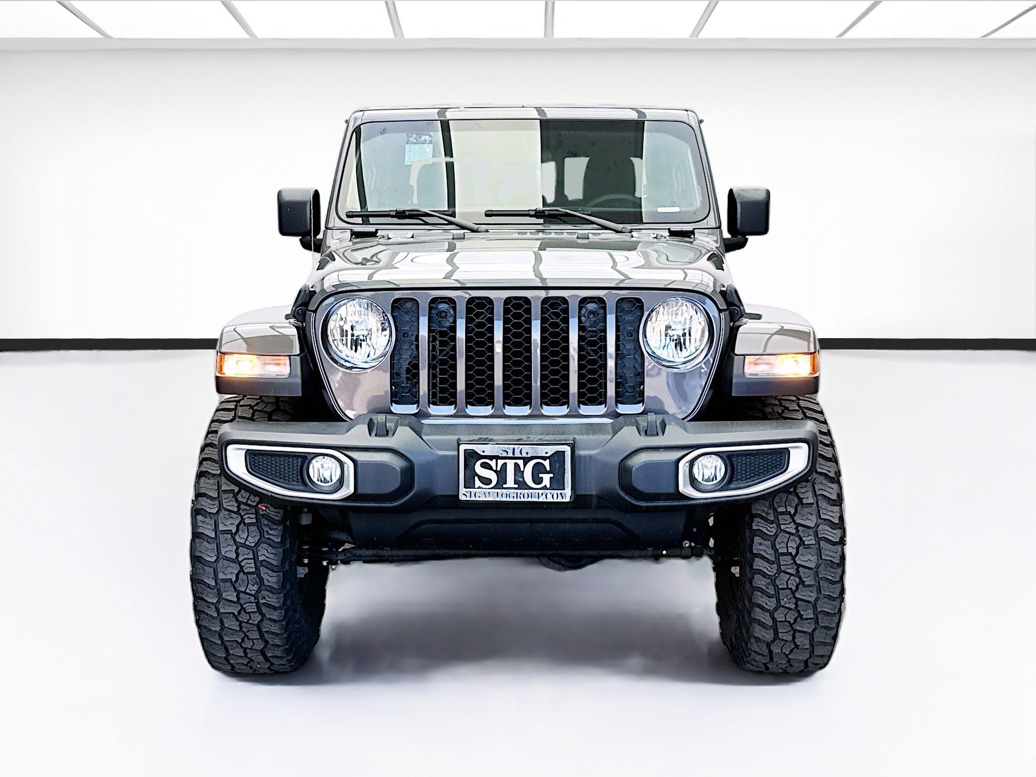 Used 2023 Jeep Gladiator Sport AWD/4WD image 2
