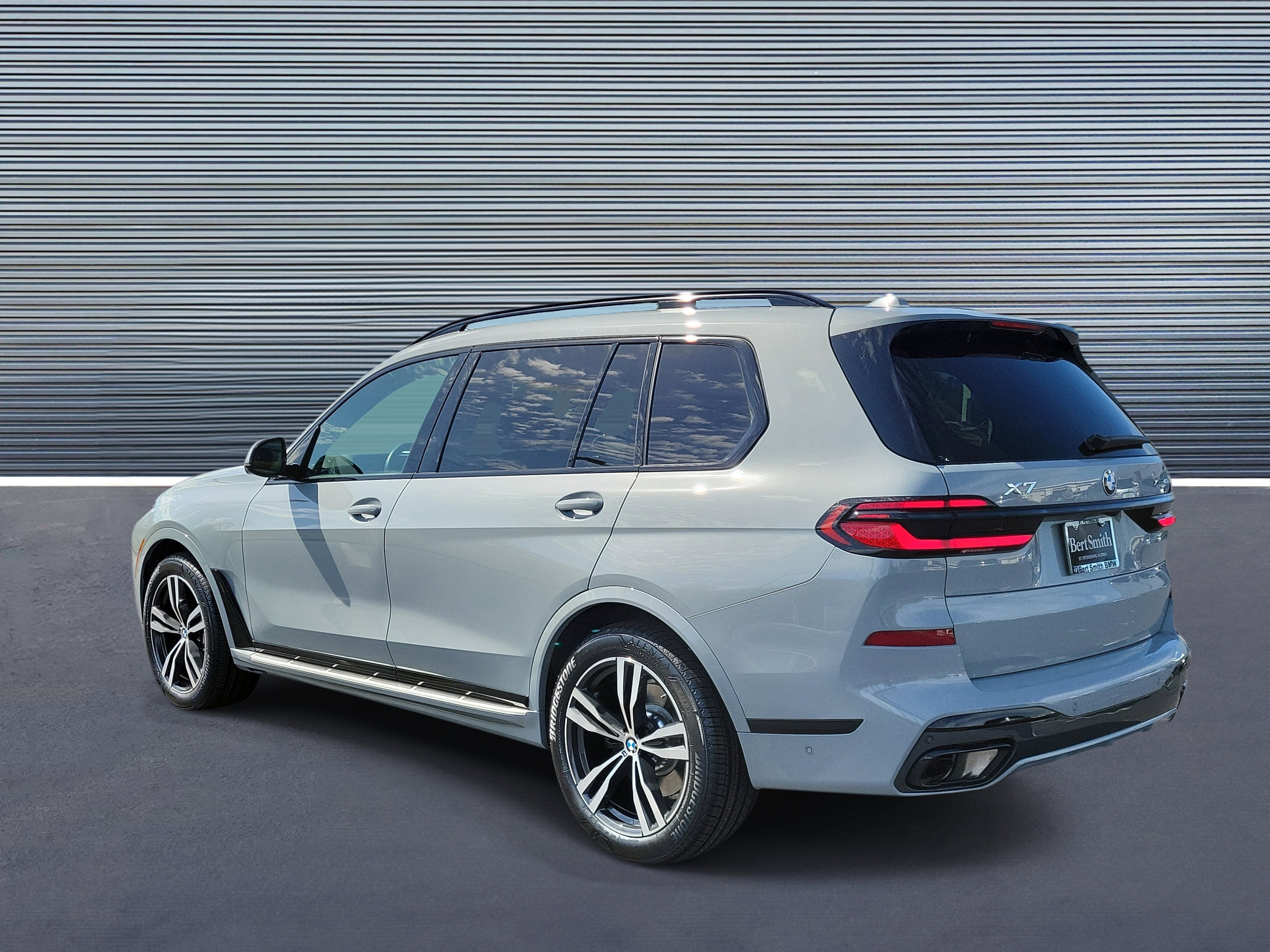 Used 2026 BMW X7 xDrive40i AWD/4WD image 4