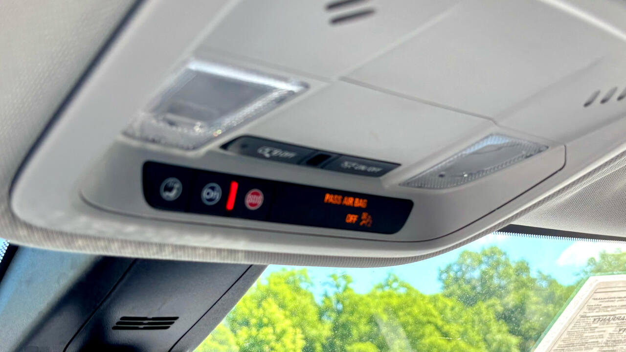 Used 2020 Chevrolet Traverse LT w/ LPO, Cargo Package image 26