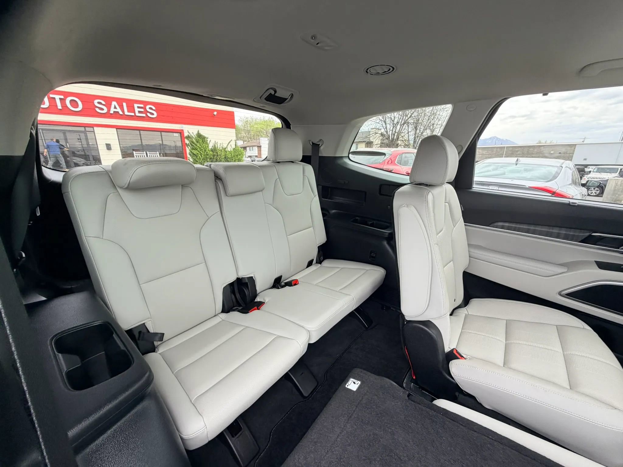 Used 2024 Kia Telluride EX w/ EX Captain's Chair Package image 32
