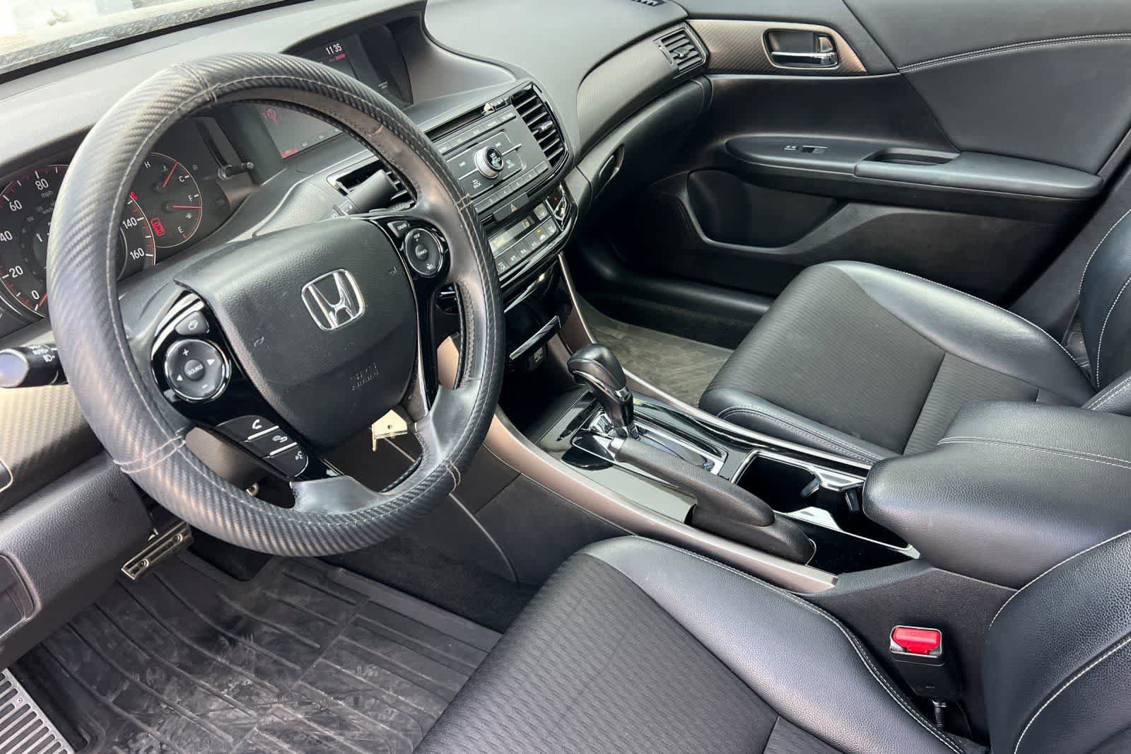 Used 2017 Honda Accord Sport image 14