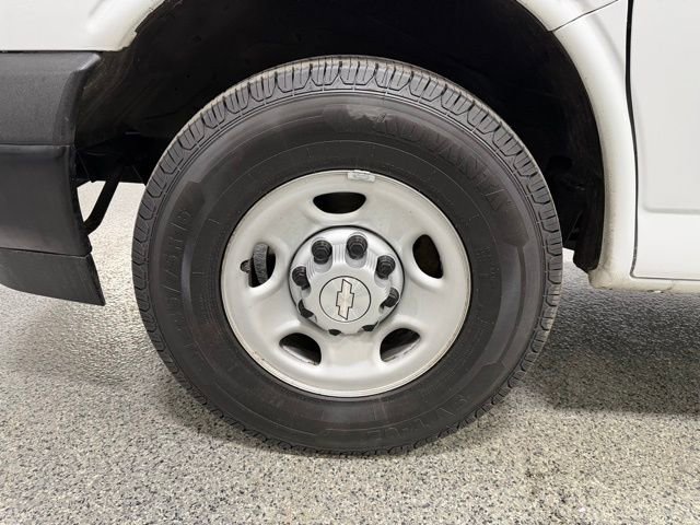 Used 2019 Chevrolet Express 2500 RWD image 20