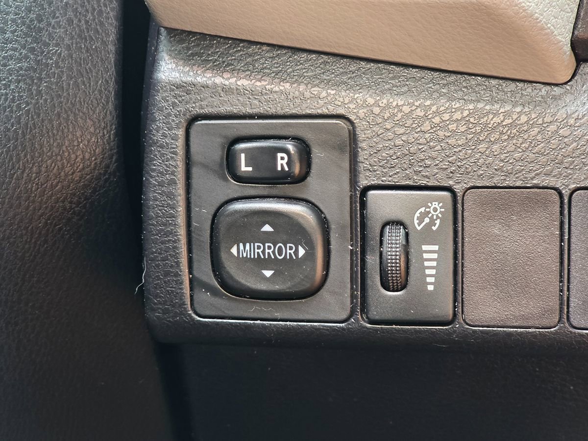 Used 2015 Toyota Corolla LE FWD image 42
