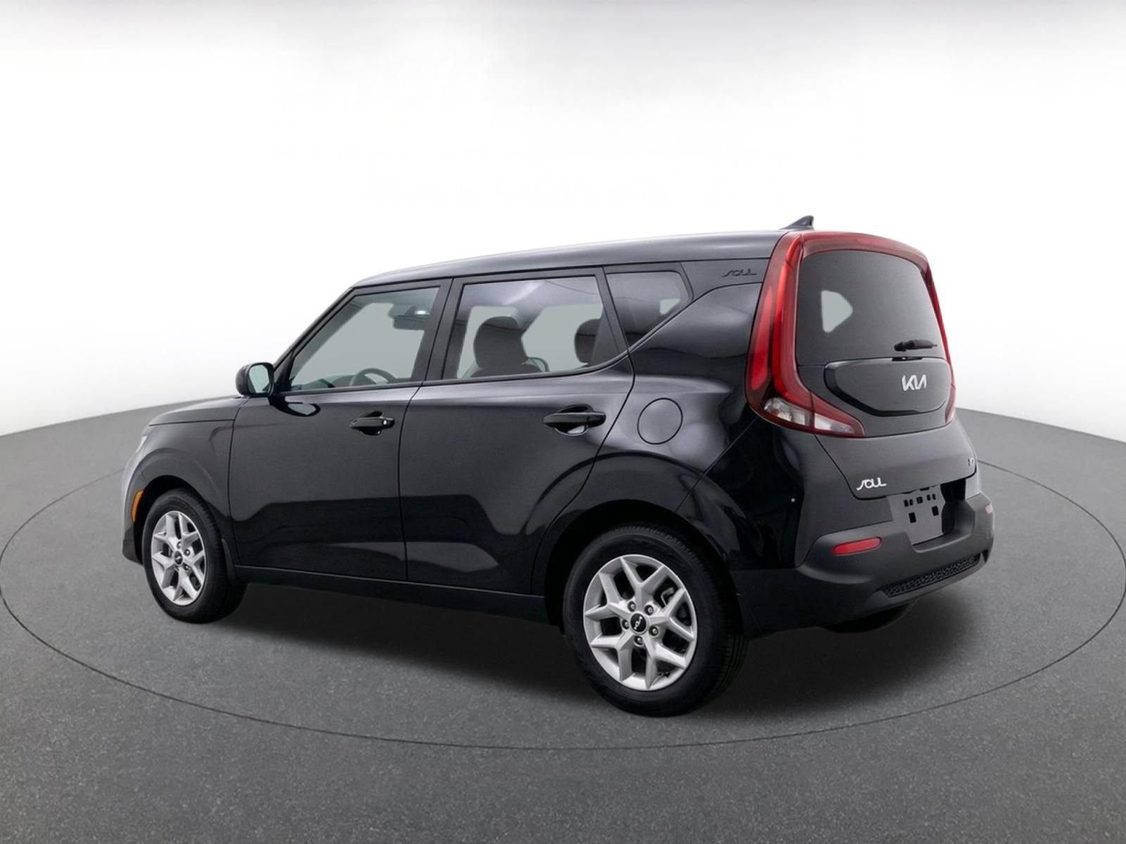 Used 2025 Kia Soul LX w/ LX Technology Package FWD image 7