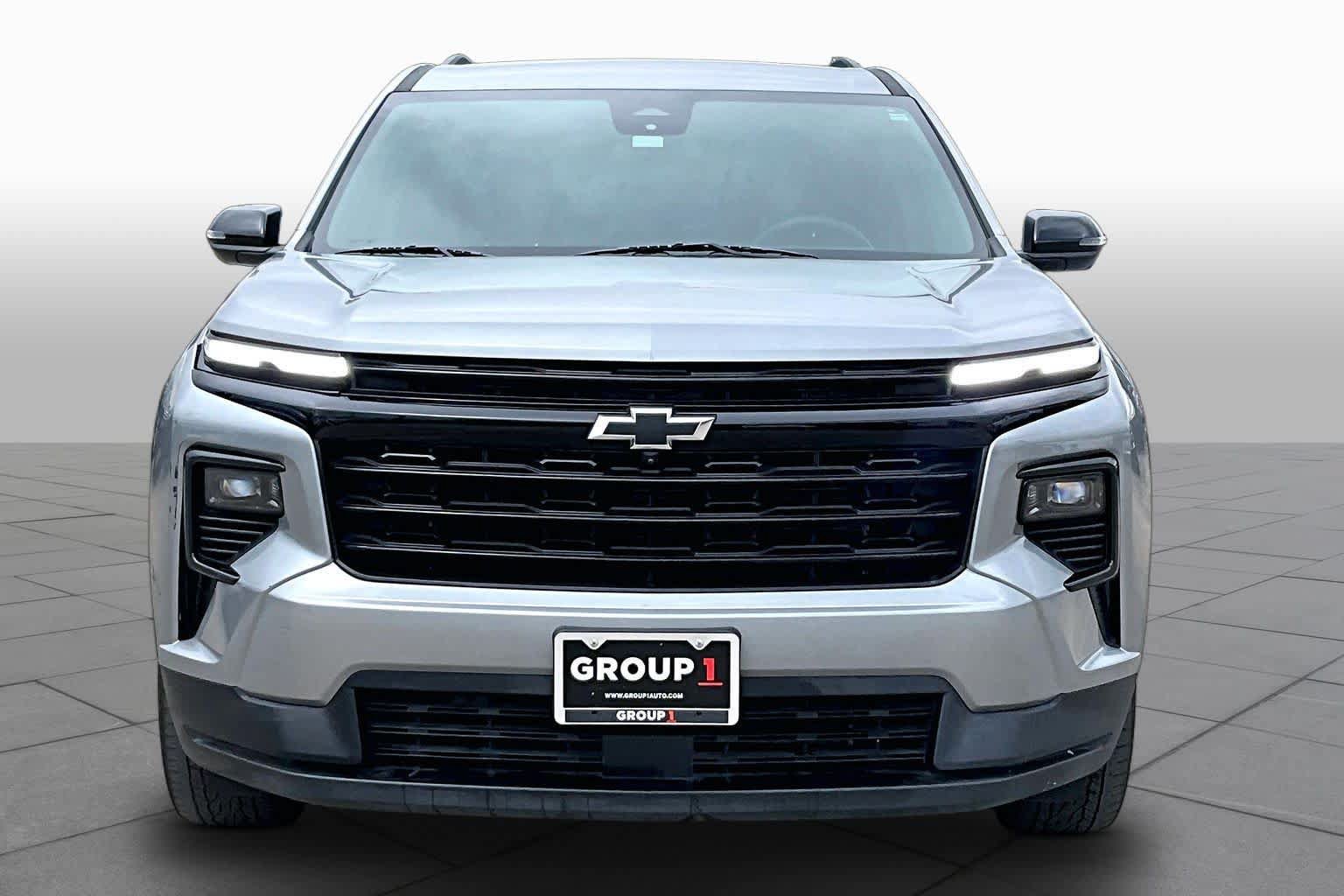 Used 2025 Chevrolet Traverse LT w/ Midnight/Sport Edition FWD image 4