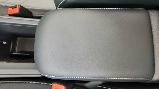 Used 2025 Volkswagen Tiguan SE R-Line image 49