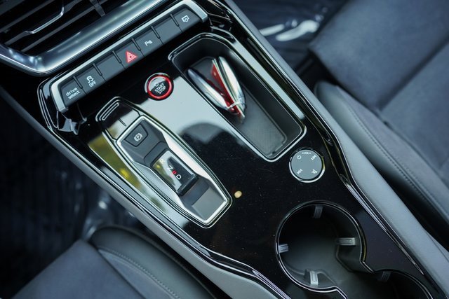 Used 2022 Audi e-tron GT Premium Plus image 34