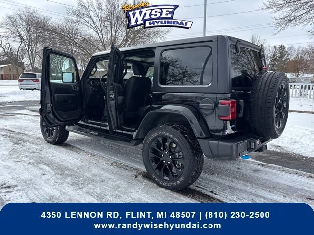 Used 2022 Jeep Wrangler Unlimited Sahara w/ Cold Weather Group image 32