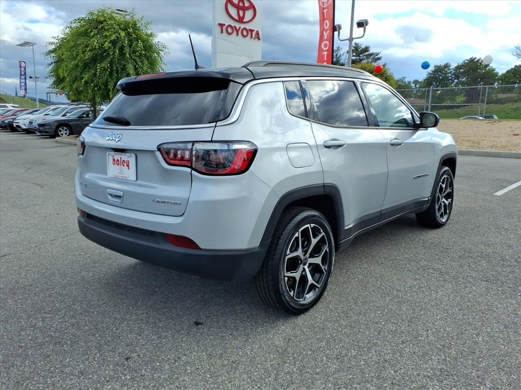 Used 2025 Jeep Compass Limited AWD/4WD image 4