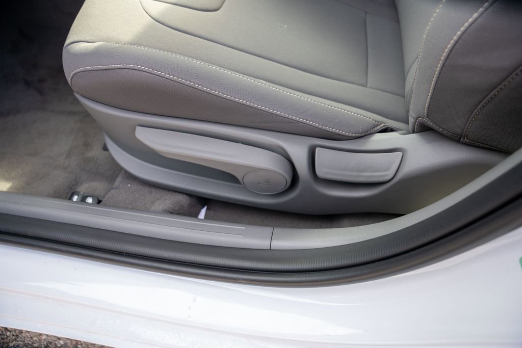 New 2025 Hyundai Elantra Sport image 18