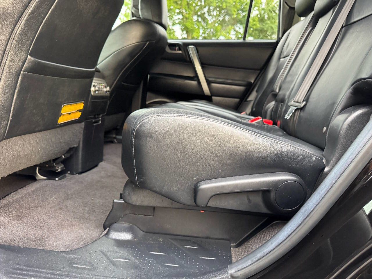 Used 2013 Toyota Highlander SE image 30