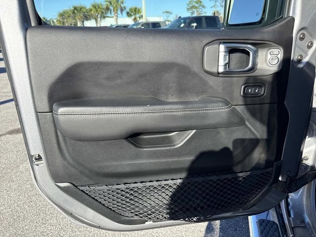 Used 2020 Jeep Gladiator Overland w/ Safety Group image 18