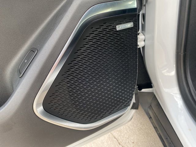 Used 2025 GMC Acadia Elevation image 11