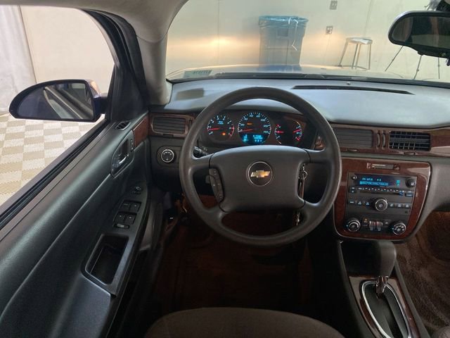 Used 2009 Chevrolet Impala LT FWD image 32