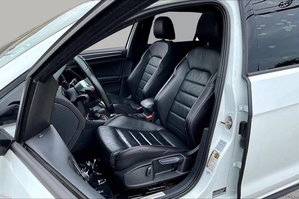 Used 2021 Volkswagen GTI SE FWD image 19