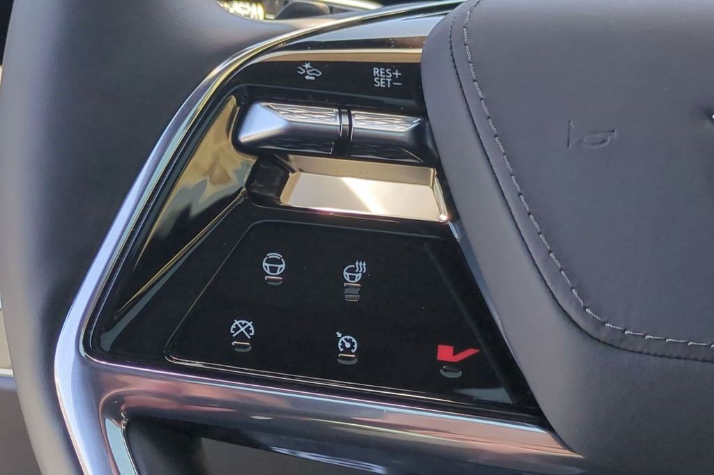 Certified 2026 Cadillac Vistiq Premium Luxury AWD/4WD image 27