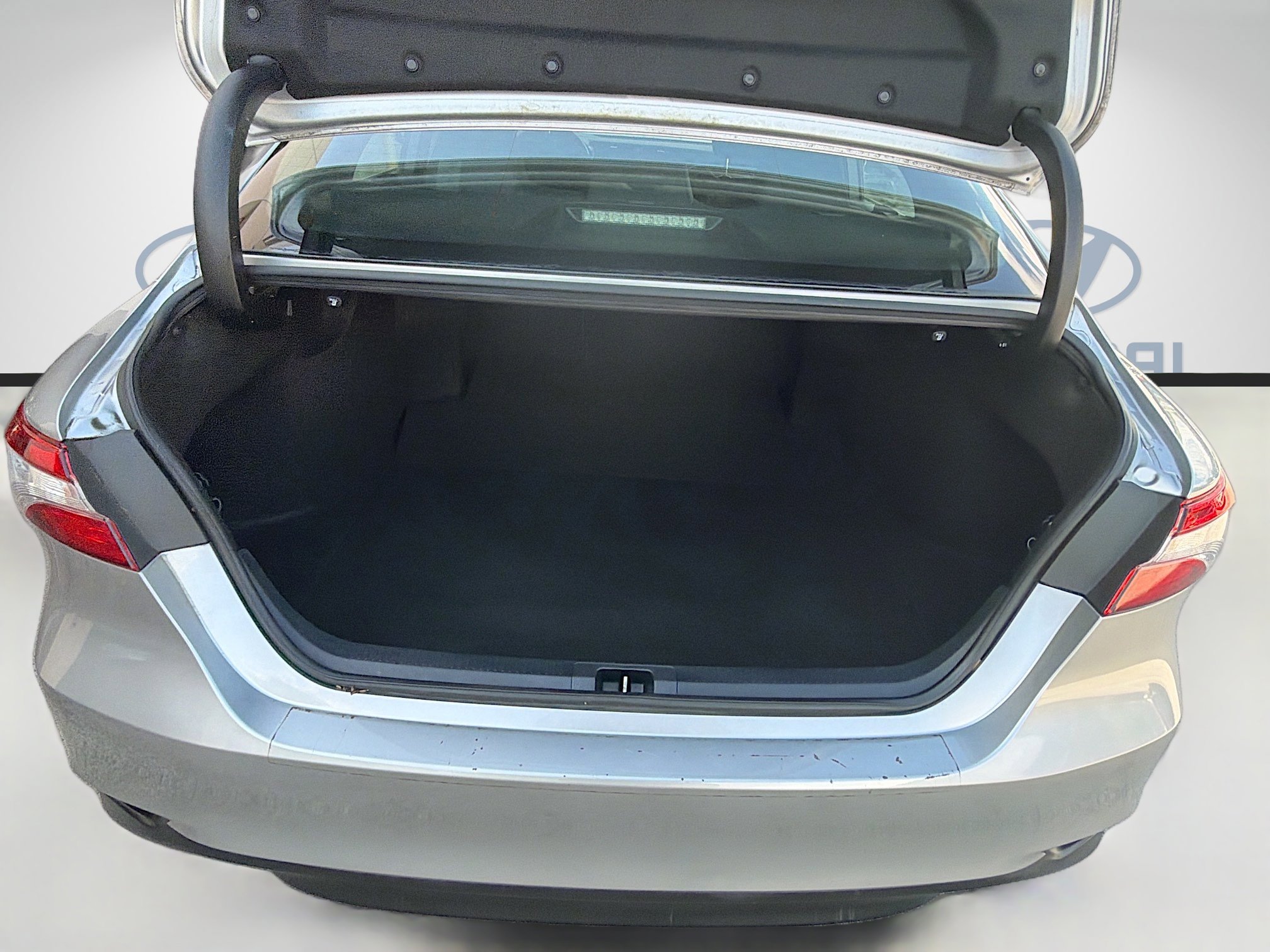 Used 2020 Toyota Camry LE FWD image 23