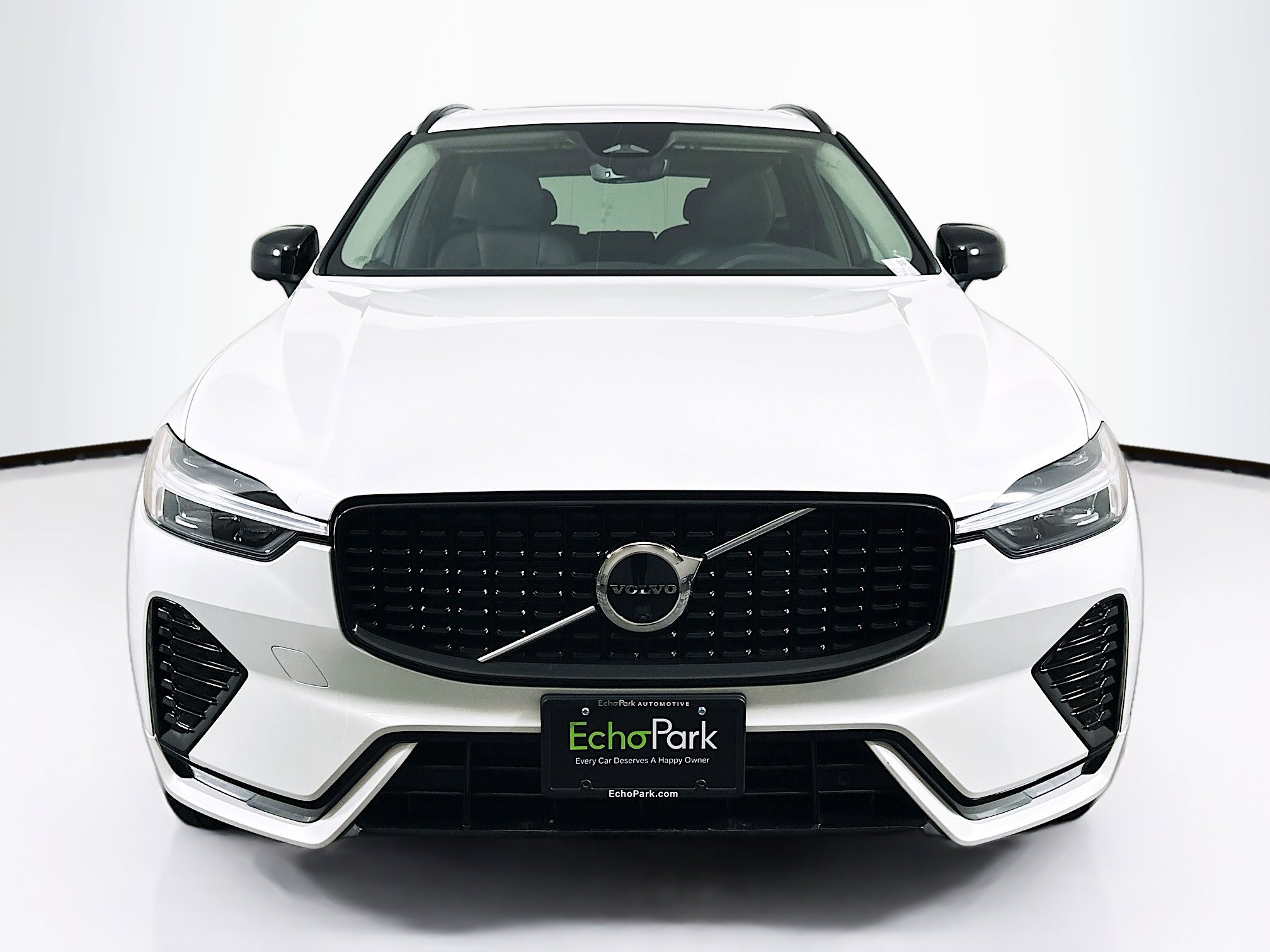 Used 2025 Volvo XC60 B5 Plus image 2