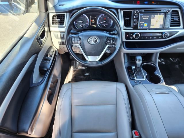 Used 2019 Toyota Highlander XLE AWD/4WD image 13