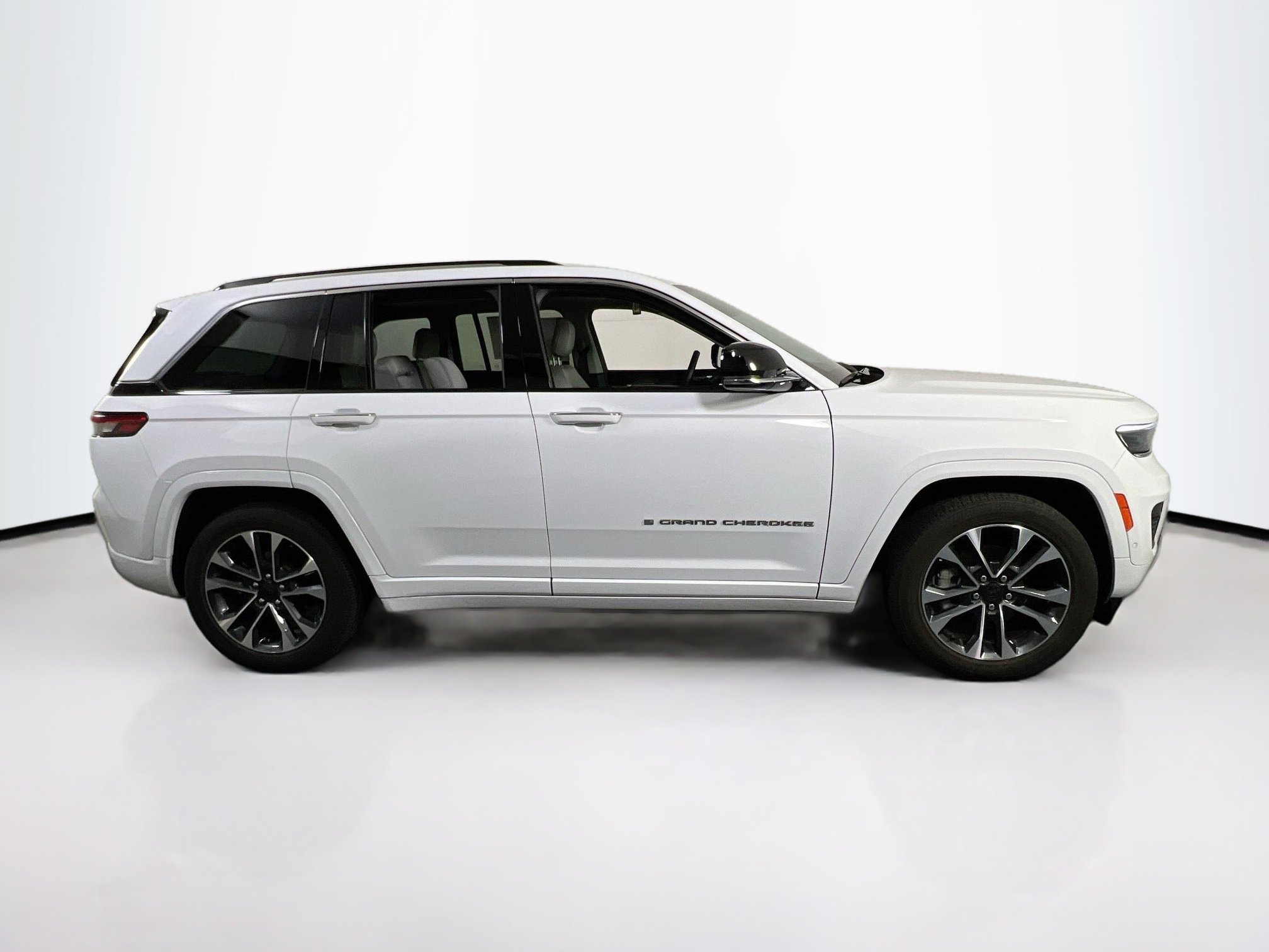 Used 2022 Jeep Grand Cherokee Overland image 4