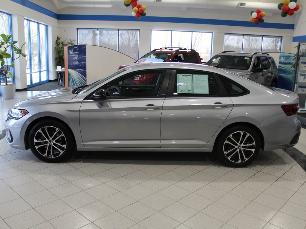 Used 2023 Volkswagen Jetta Sport image 8