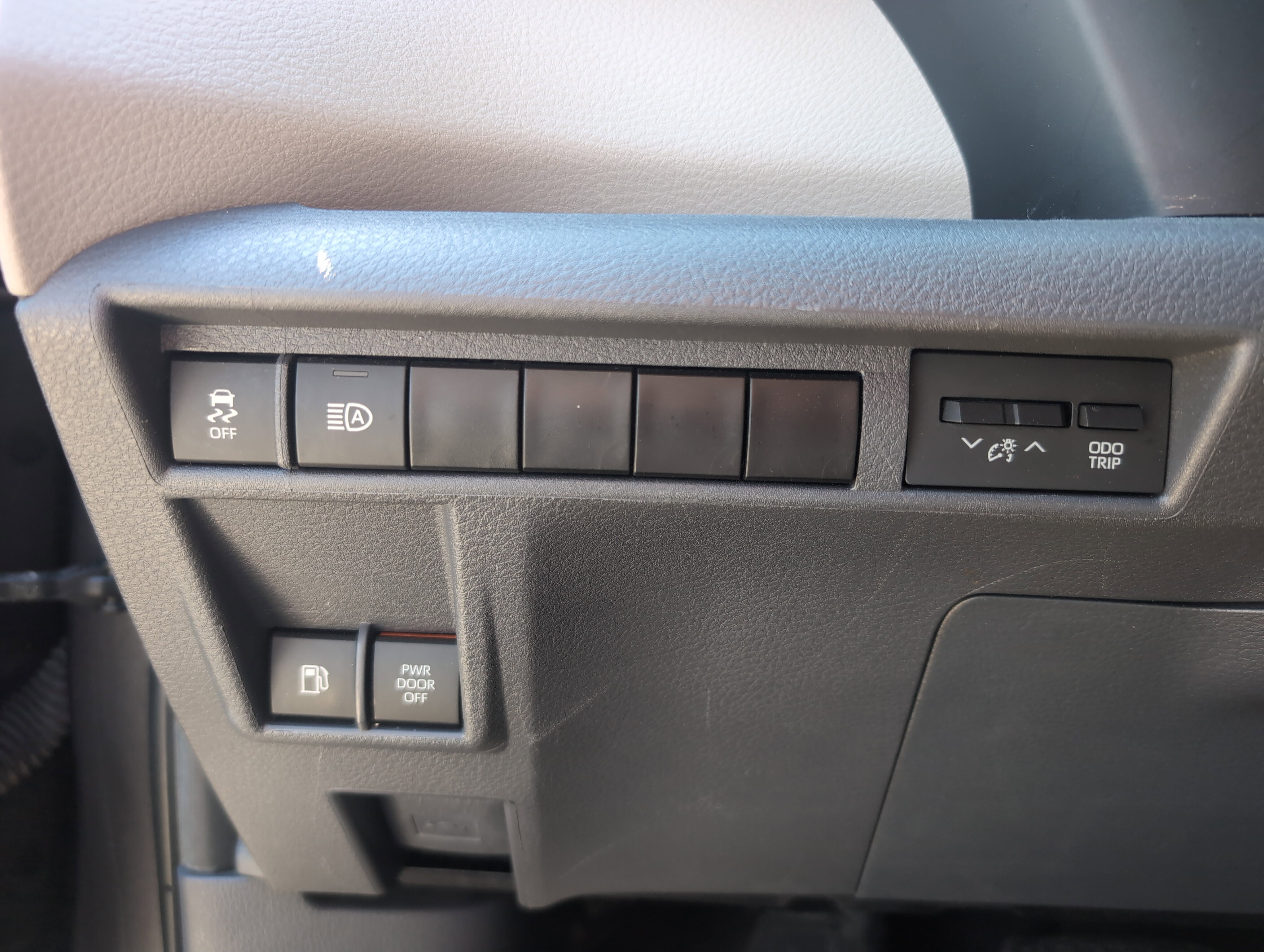 Certified 2024 Toyota Sienna XLE FWD image 35
