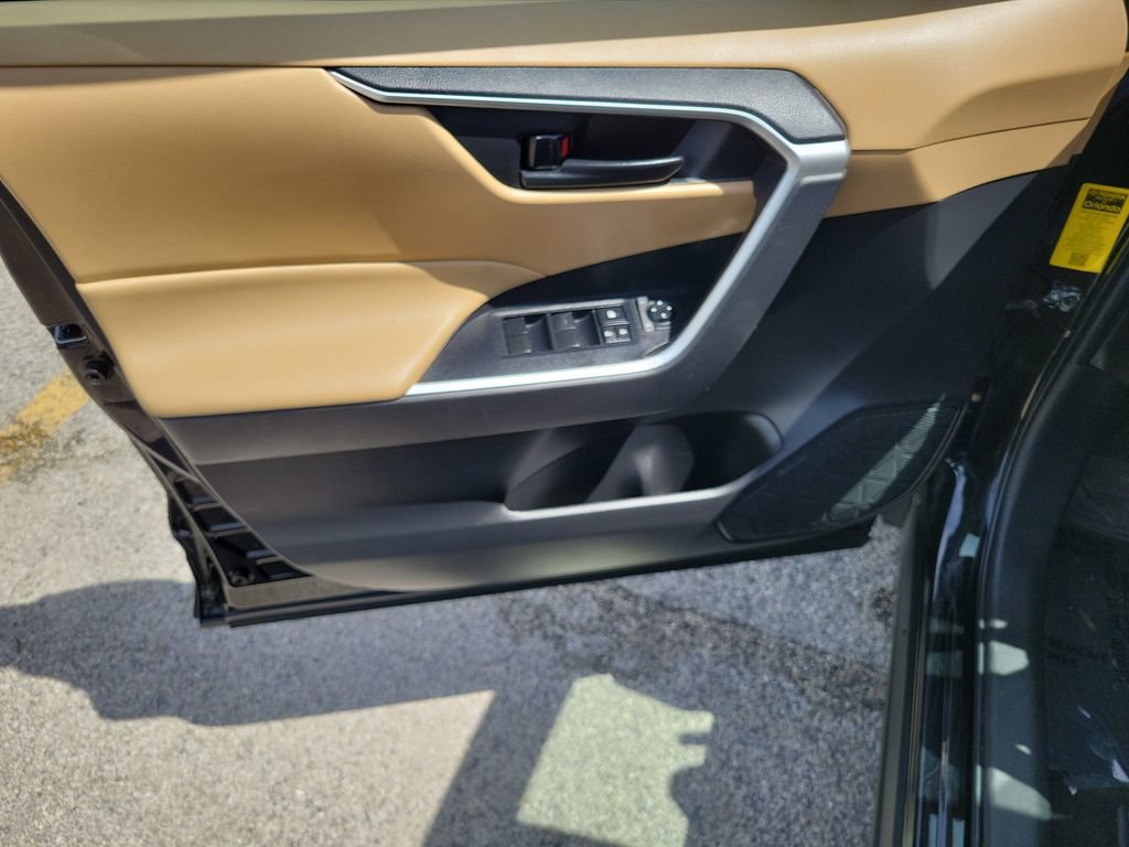 Used 2022 Toyota RAV4 LE FWD image 25