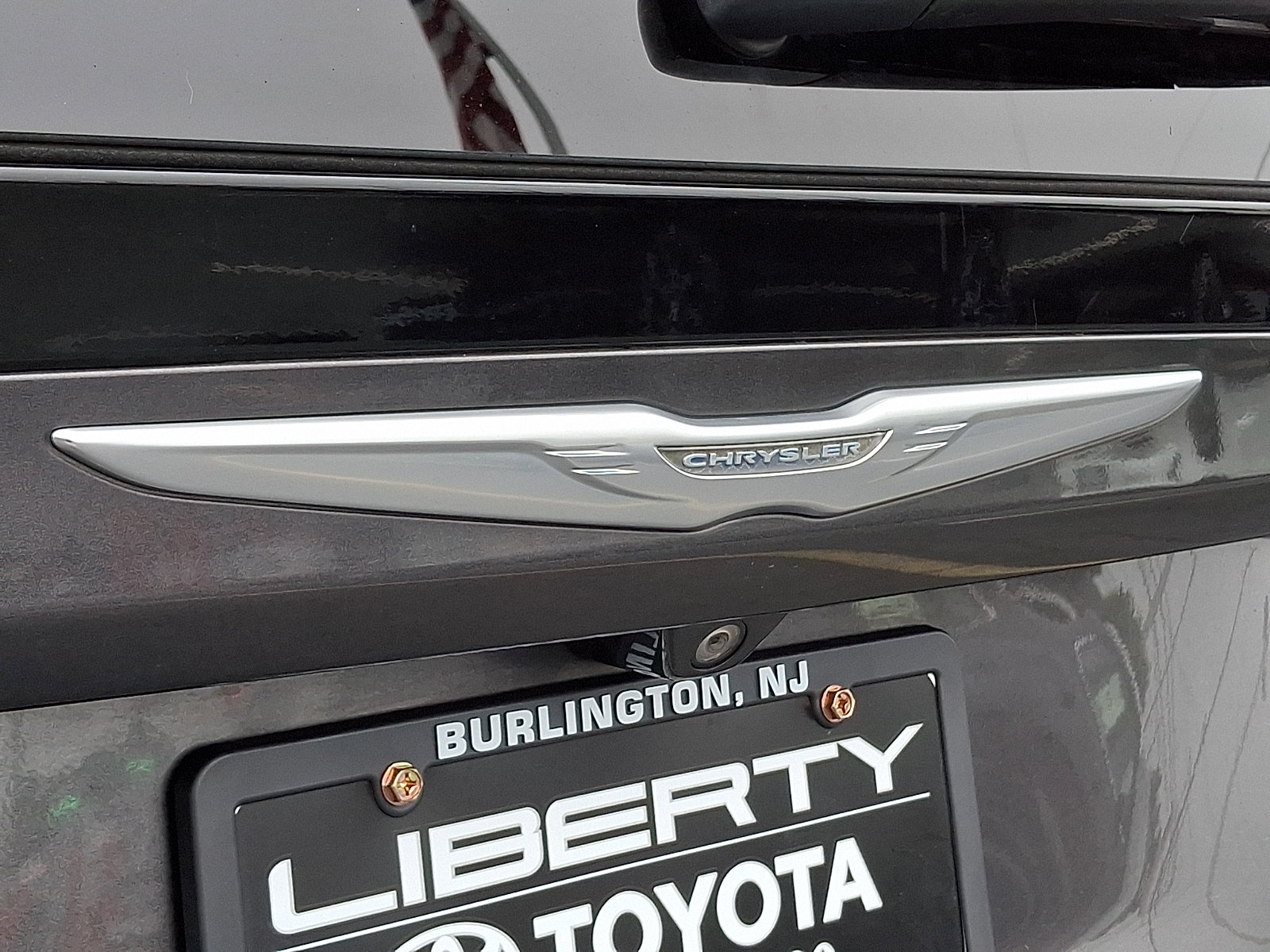 Used 2017 Chrysler Pacifica Touring-L FWD image 28