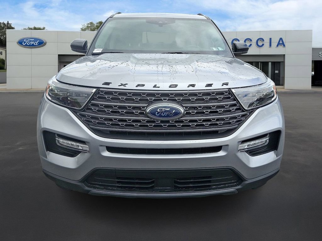 Certified 2023 Ford Explorer XLT w/ Equipment Group 202A AWD/4WD image 2