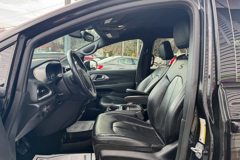 Used 2018 Chrysler Pacifica Touring-L w/ Premium Audio Group image 20