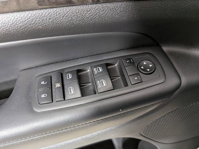 Used 2012 Jeep Grand Cherokee Laredo w/ Laredo E Group image 10