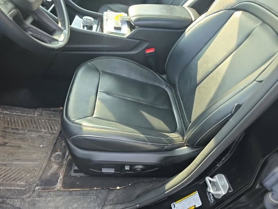 Used 2022 Jeep Grand Cherokee L Limited w/ Black Appearance Package image 17