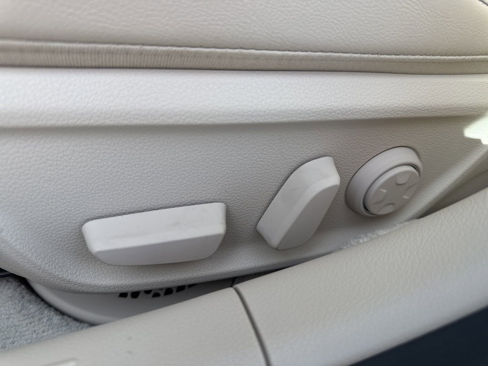 Used 2026 Genesis G70 2.5T Prestige image 21