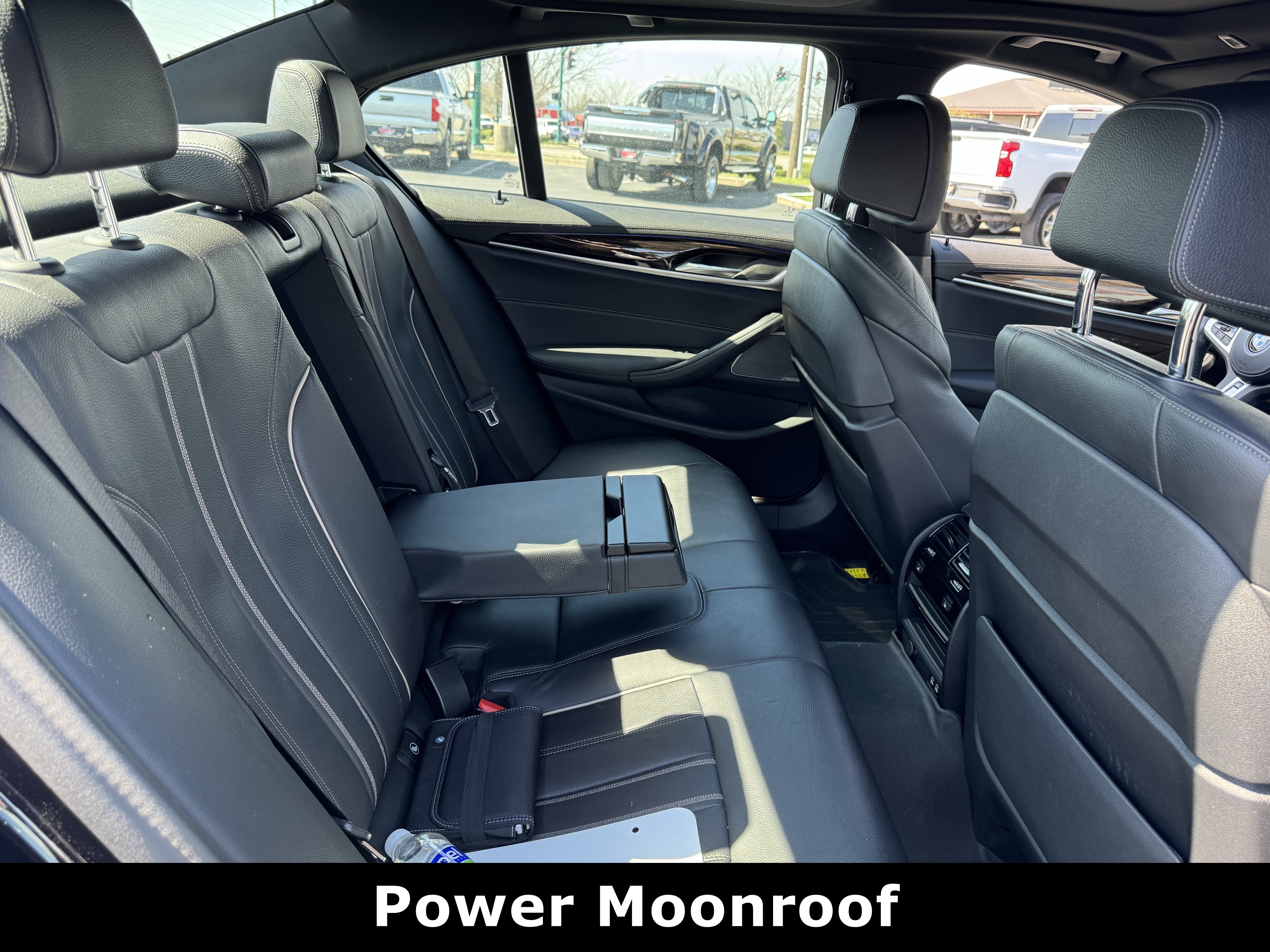 Used 2022 BMW M550i xDrive image 7