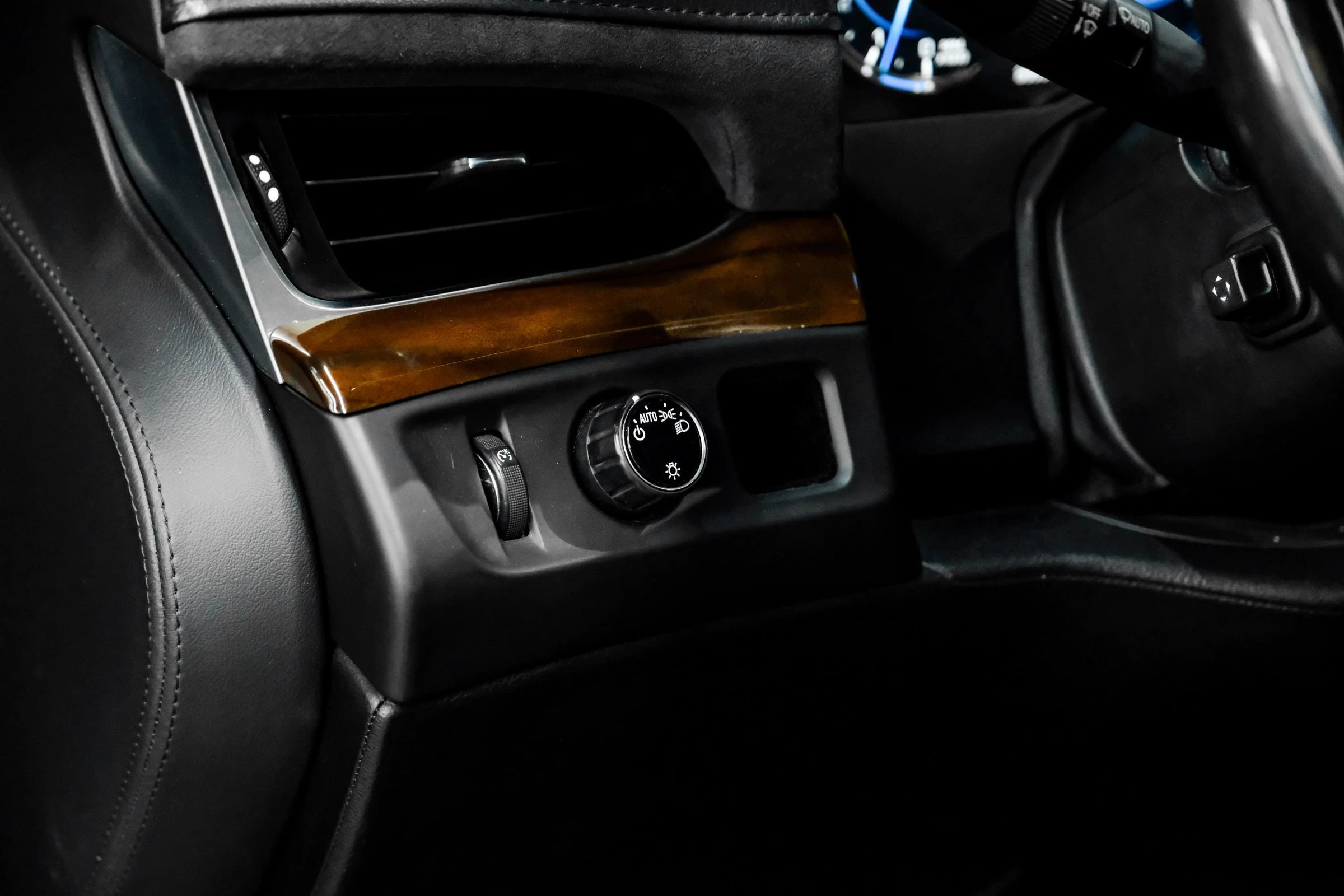 Used 2020 Cadillac Escalade ESV Luxury RWD image 30