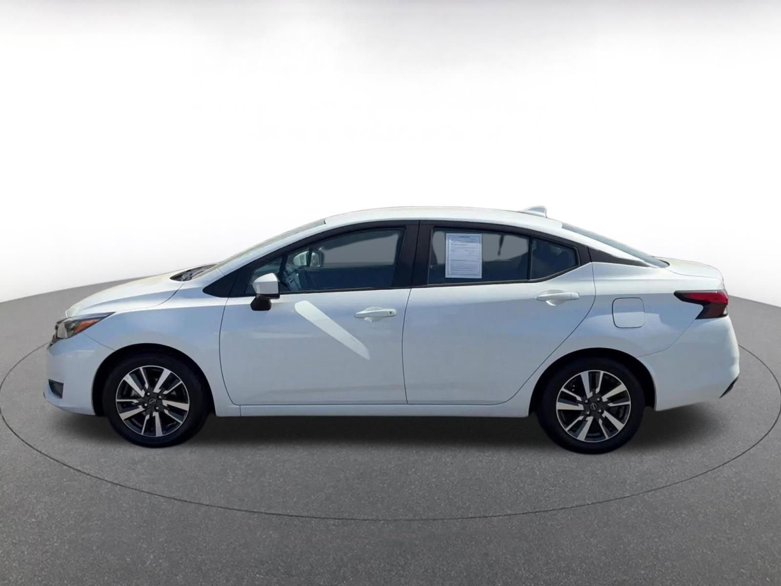 Used 2025 Nissan Versa SV image 9