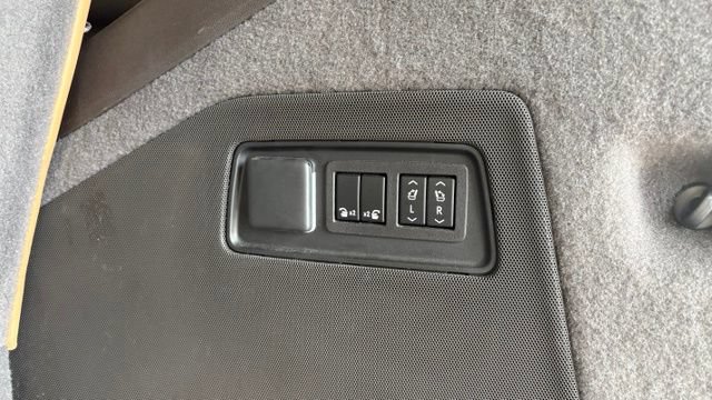 Used 2023 Cadillac Escalade Sport w/ LPO, ONYX Package AWD/4WD image 5