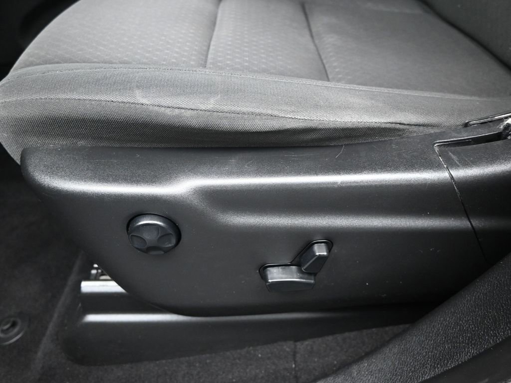 Used 2019 Jeep Grand Cherokee Laredo RWD image 12