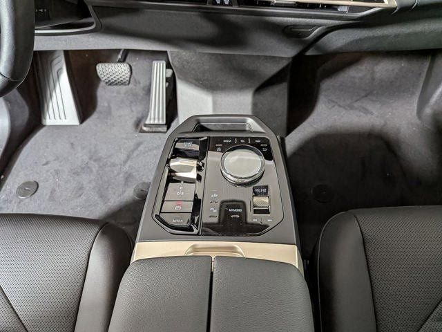 Used 2026 BMW iX xDrive60 w/ Premium Package image 30