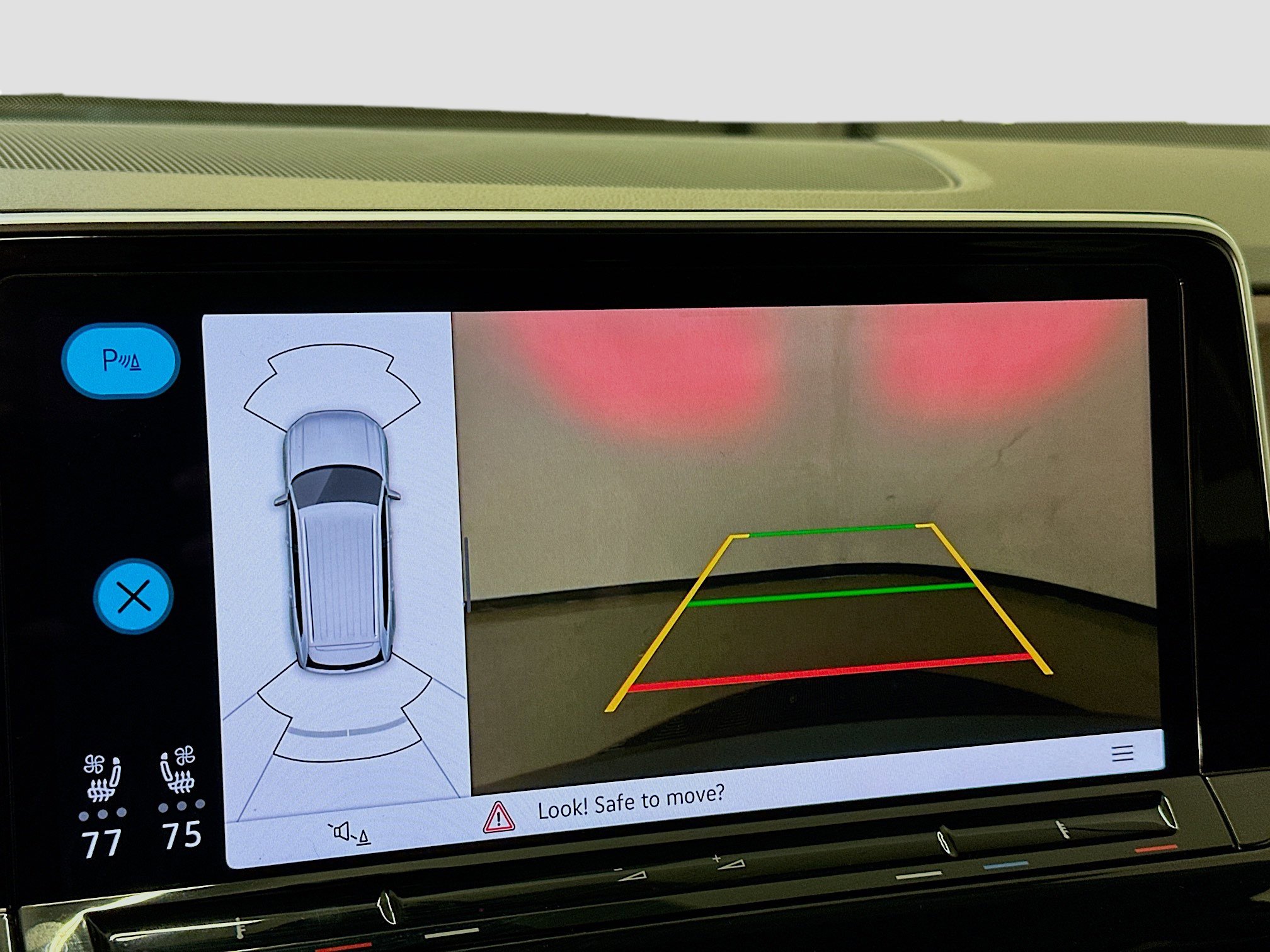 Used 2025 Volkswagen Atlas SE image 23