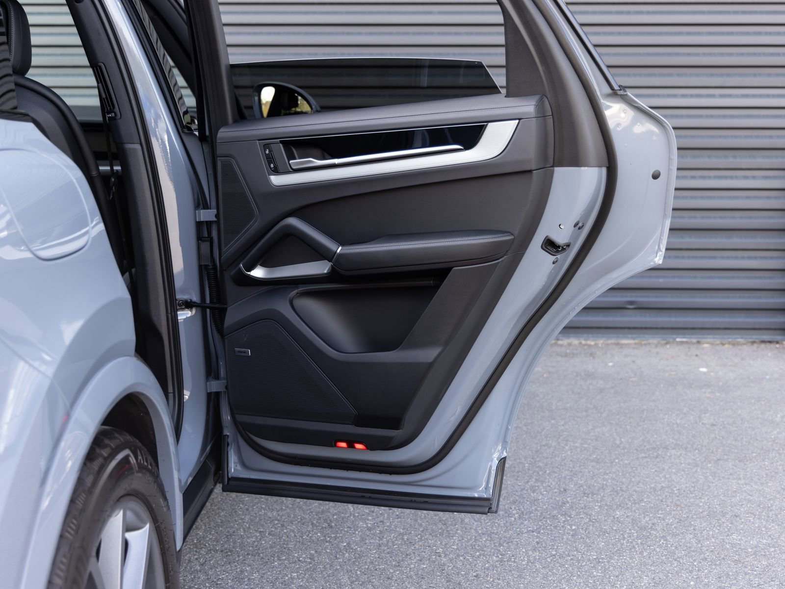 Certified 2025 Porsche Cayenne image 28