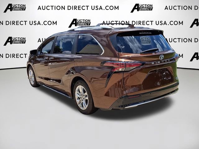 Used 2021 Toyota Sienna Limited image 5